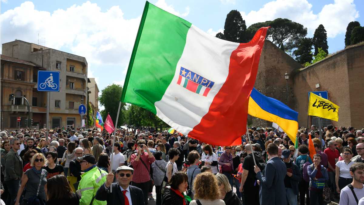 Immagine di Il 25 Aprile è amaro da quando si perseguita in piazza la bandiera ucraina