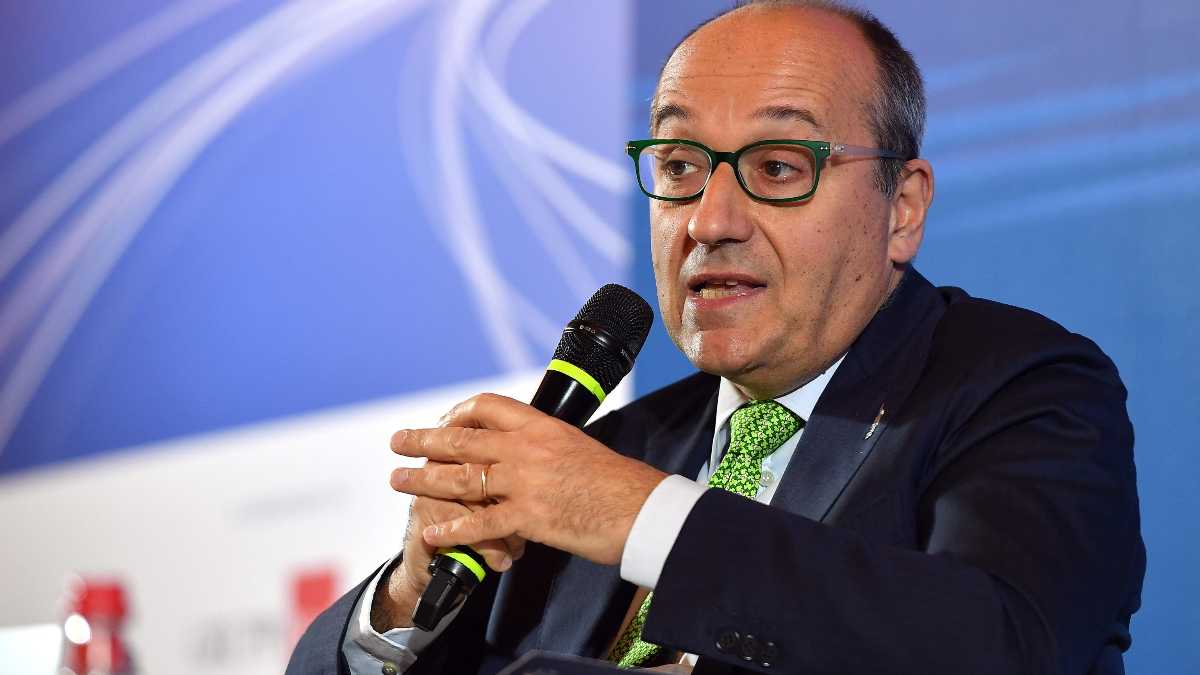 Immagine di Bagnai (Lega): "Il Pnrr è un esperimento fallito. Dovevamo fare debito nazionale"