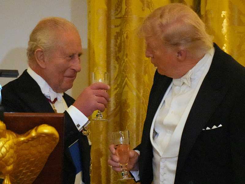 Carlo III e Donald Trump. Foto LaPresse
