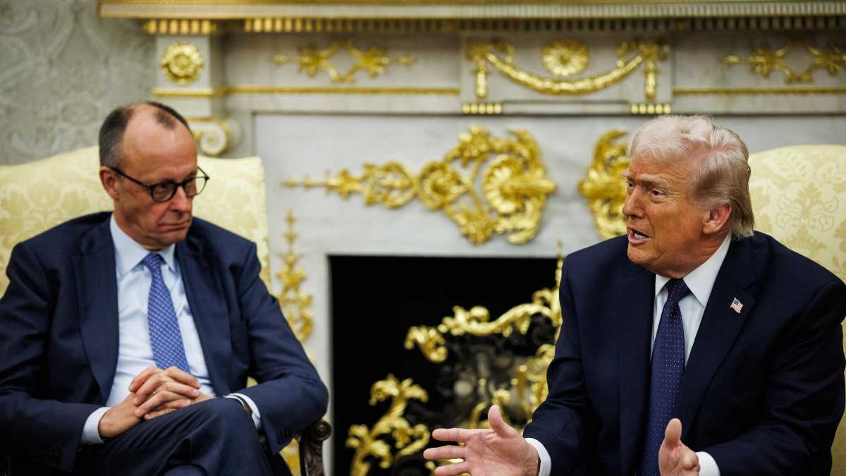 Immagine di Trump attacca gli alleati, primo di tutti Merz, ma per Hormuz lavora a una coalizione
