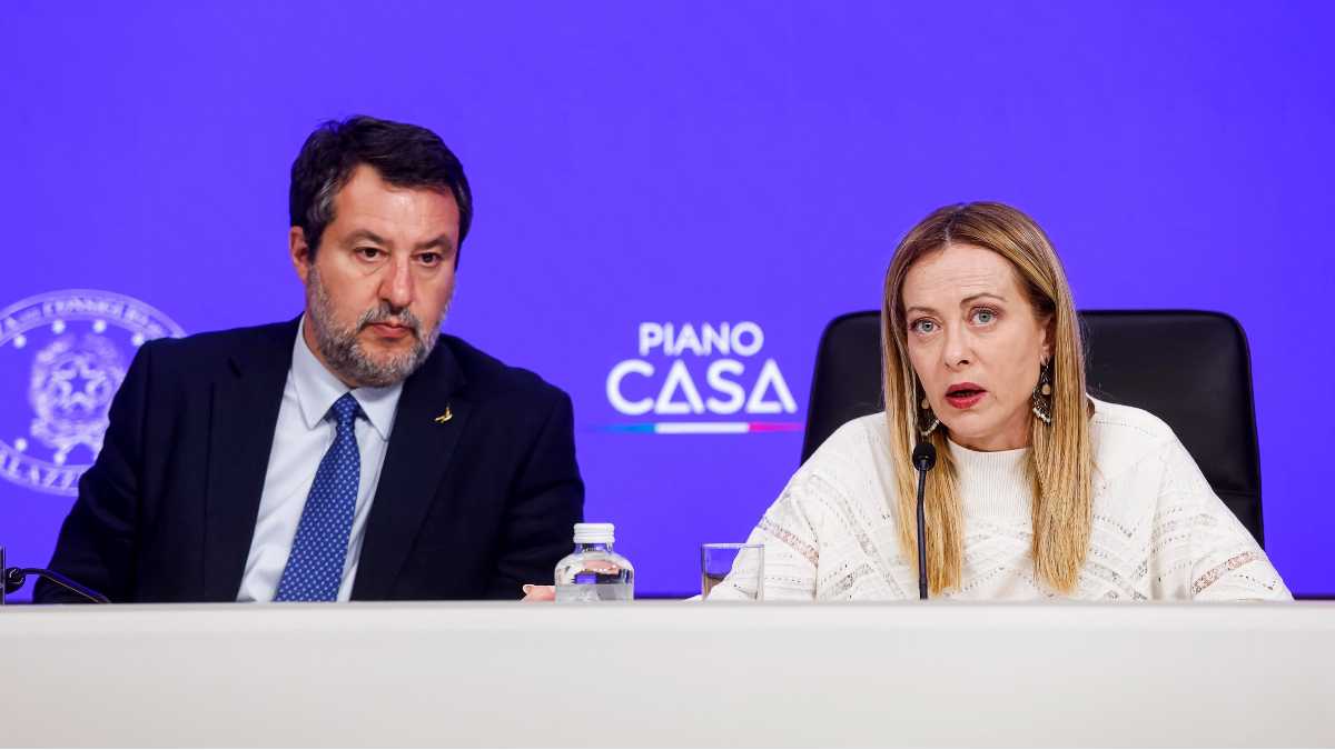 Immagine di Liti, bozze fasulle. Salvini si scontra con Giuli, Meloni sbotta. I Berlusconi sempre più lontani