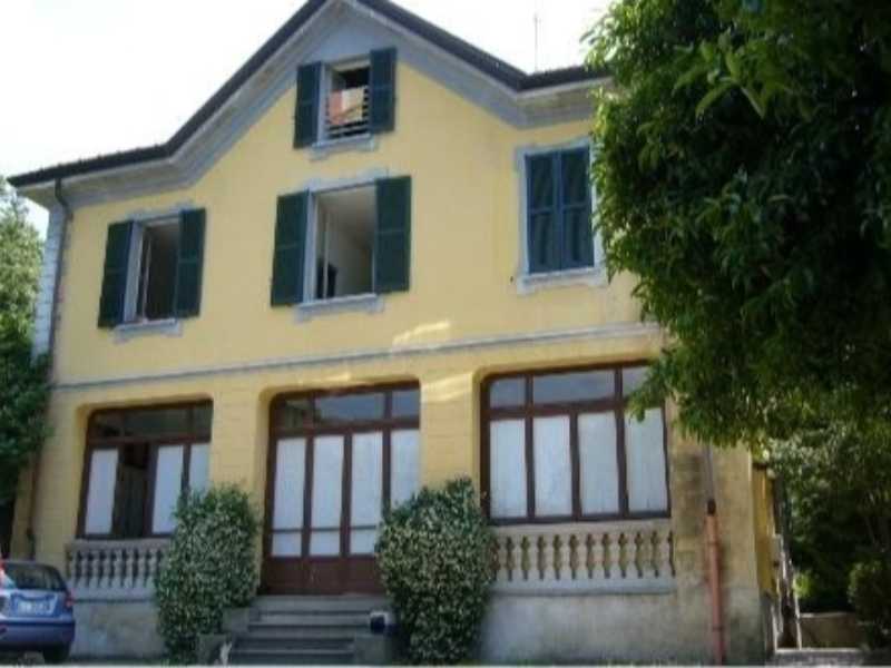 La sede dell' Asilo Mariuccia di Porto Valtravaglia (VA) (foto ANSA)