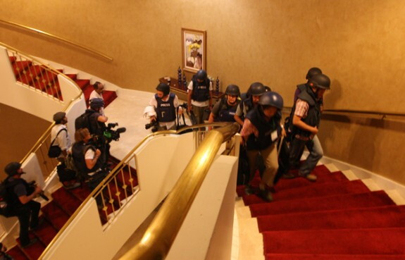 All'hotel Rixos di Tripoli i lealisti di Gheddafi hanno tenuto prigionieri per tre giorni i reporter che seguivano la guerra in Libia