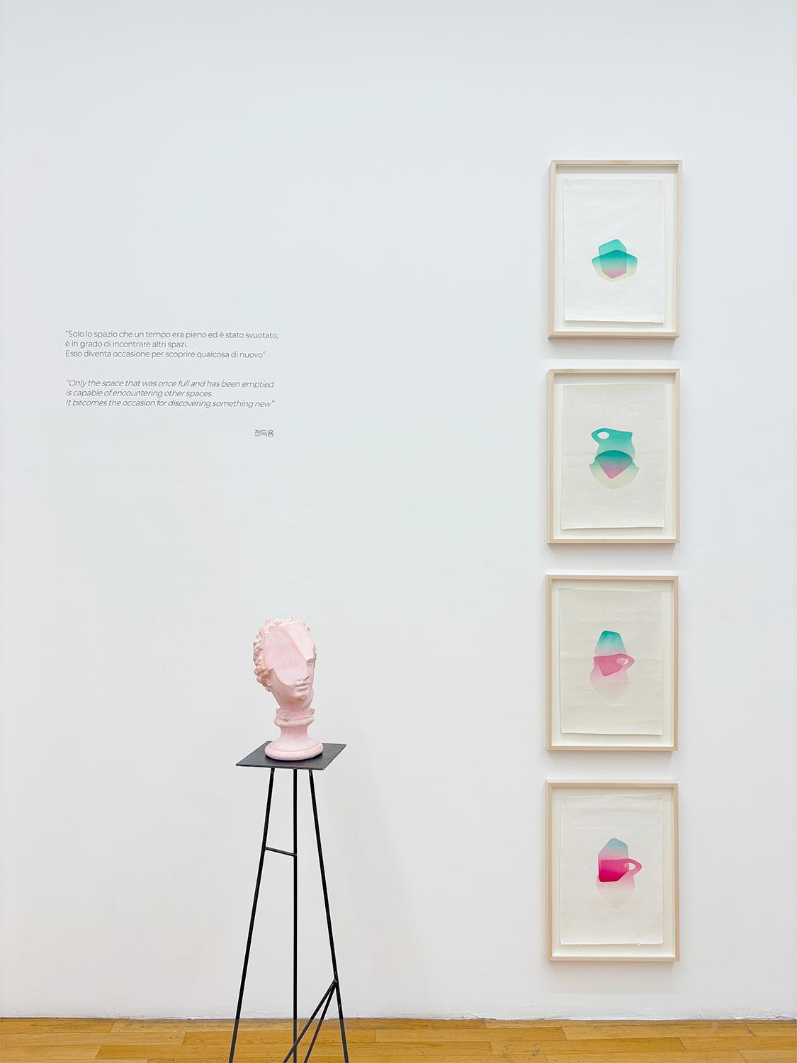 Traccia 21r & Contatto(Due convessi1,2,3,4), Installation view, mix media, 2026, Courtesy Nuova Galleria Morone