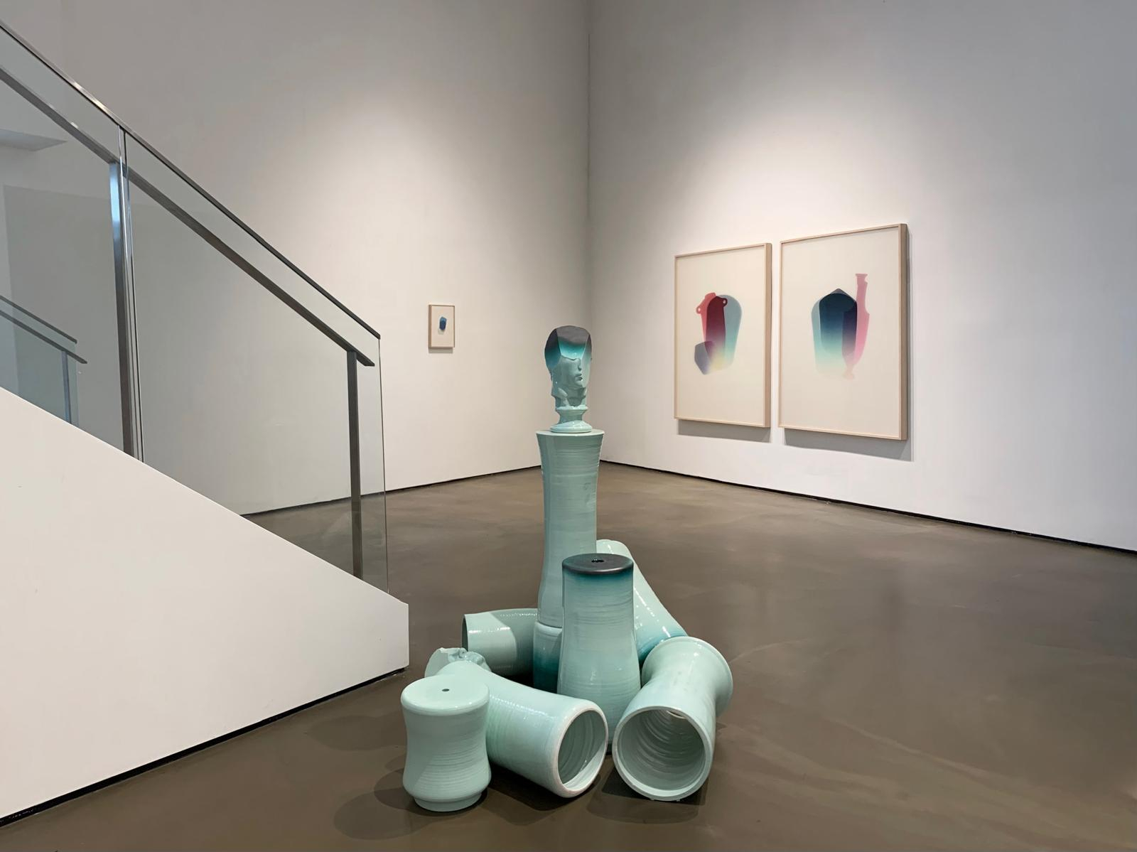 Somebody around column.., 300x300x150(h)cm, ceramic, 2019, Installation view in Artsohyang(Busan)