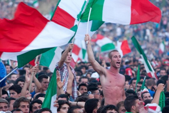 Sale l'atttesa al Circo Massimo per la finale europea contro la Spagna.