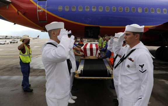 I funerali di due delle vittime della strage di Denver.