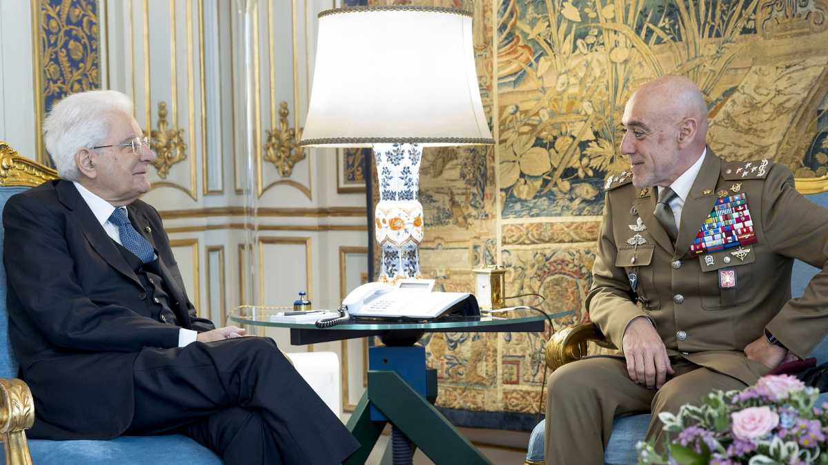 Immagine di Mattarella celebra il 165° anniversario dell’Esercito Italiano: “Strumento d'indipendenza per la Repubblica”