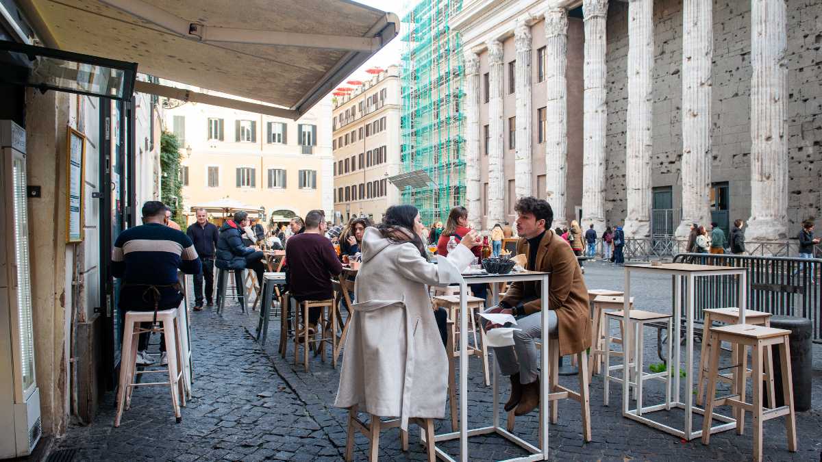 Immagine di Diciamocelo: i tavolini sono antieuropei e antiurbani