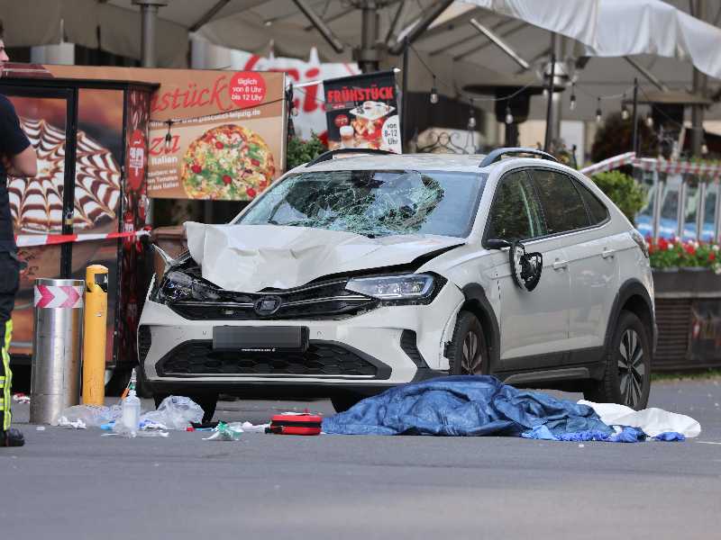 Un automobilista ha investito diversi pedoni nel centro di Lipsia