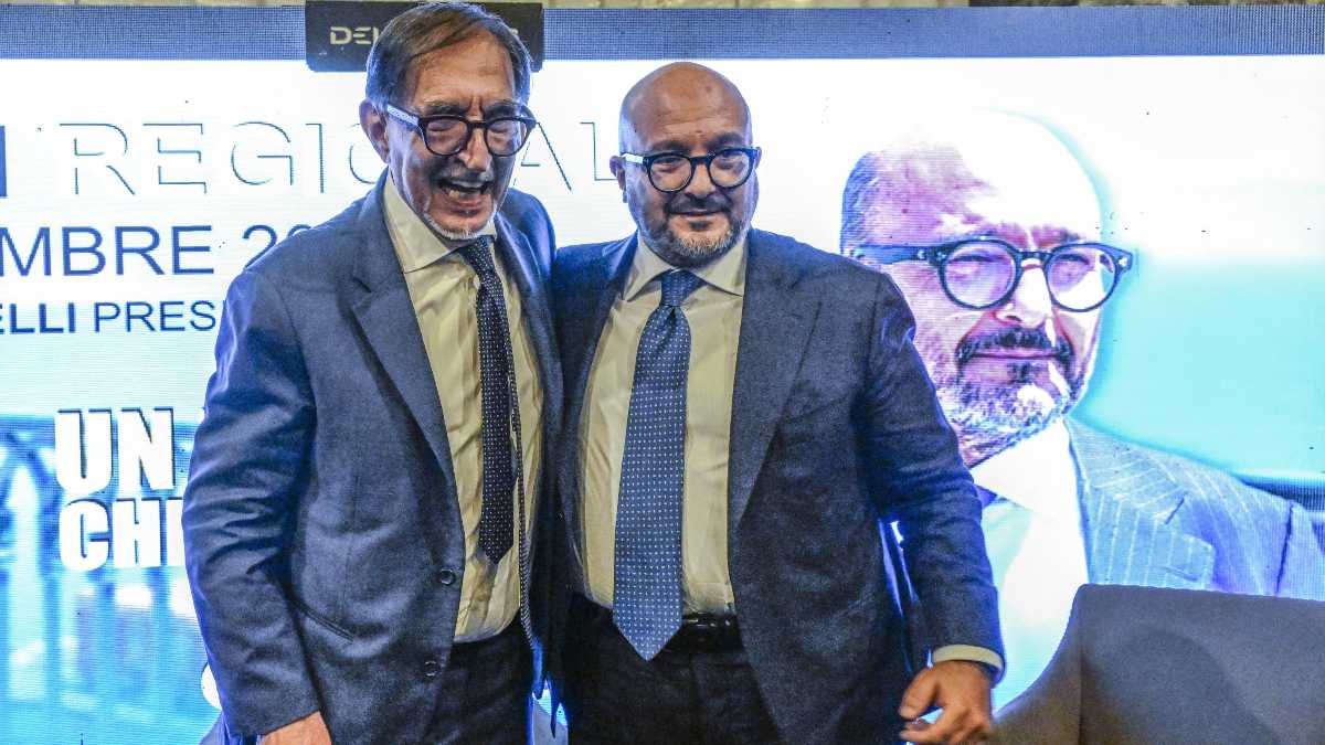 Immagine di La Russa e Sangiuliano insieme a Parigi per il tempo di un abbraccio