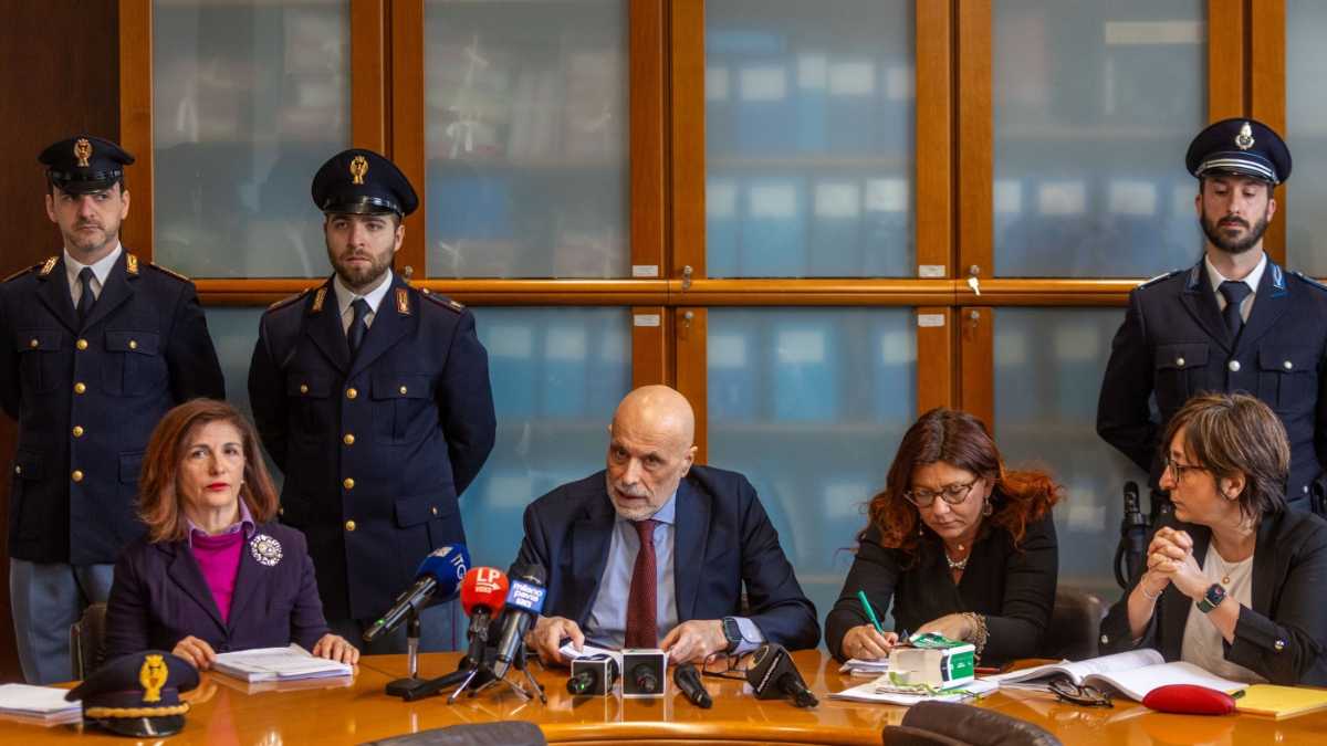 Immagine di Sequestro delle chat e pesca a strascico: il nuovo metodo della procura di Milano