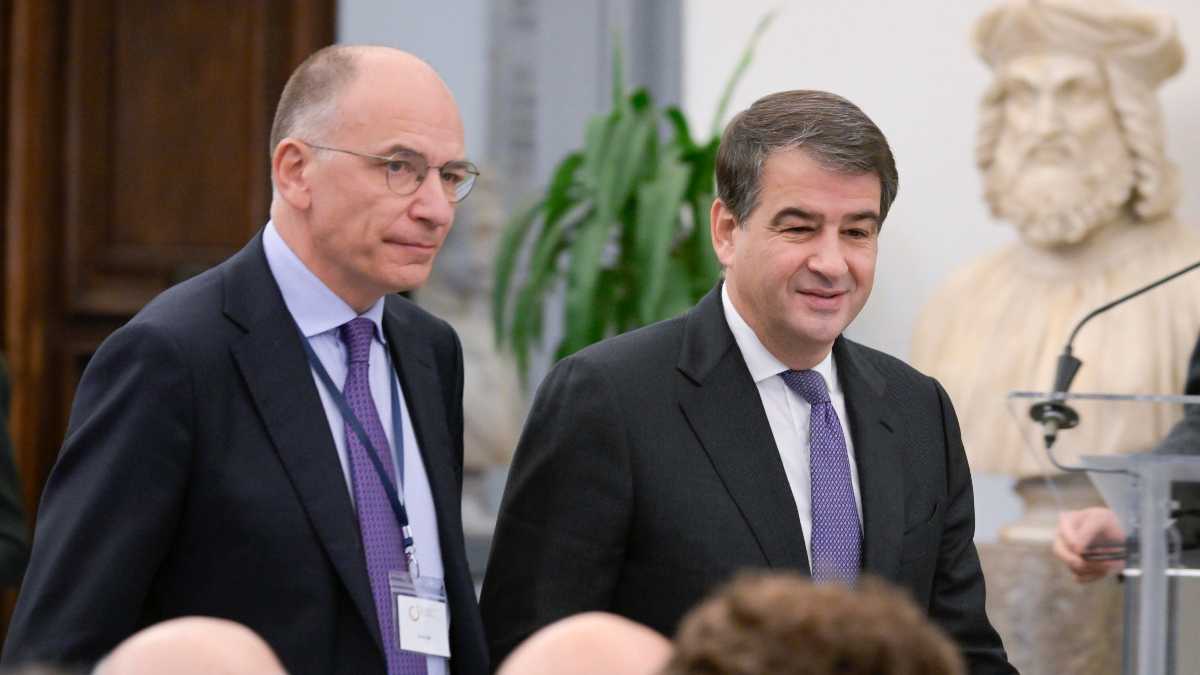 Immagine di Affettuosità eurodemocristiane tra Fitto e Letta a Bruxelles con vista sull'Italia
