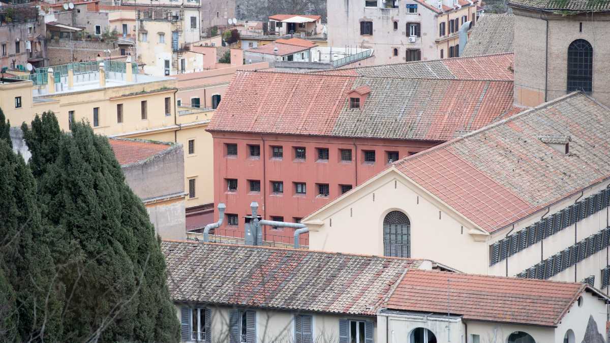 Storia, leggende e voci di Regina Coeli, il carcere che è parte della romanità