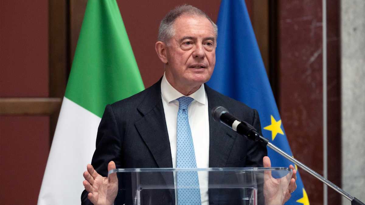 Immagine di Urso ha capito prima degli altri che il Made in Italy non si produce, si commemora con i francobolli