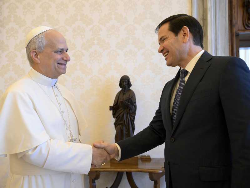 Un'immagine dell'incontro tra Papa Leone XIV e Marco Rubio del maggio 2025 (foto Ansa)