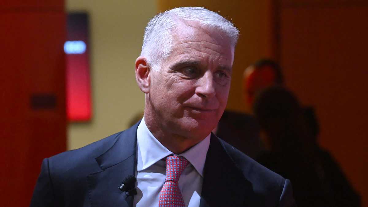 Immagine di Orcel lancia segnali di pace al Mef (niente ricorsi) ma si ritrova con un quasi golden power in Germania