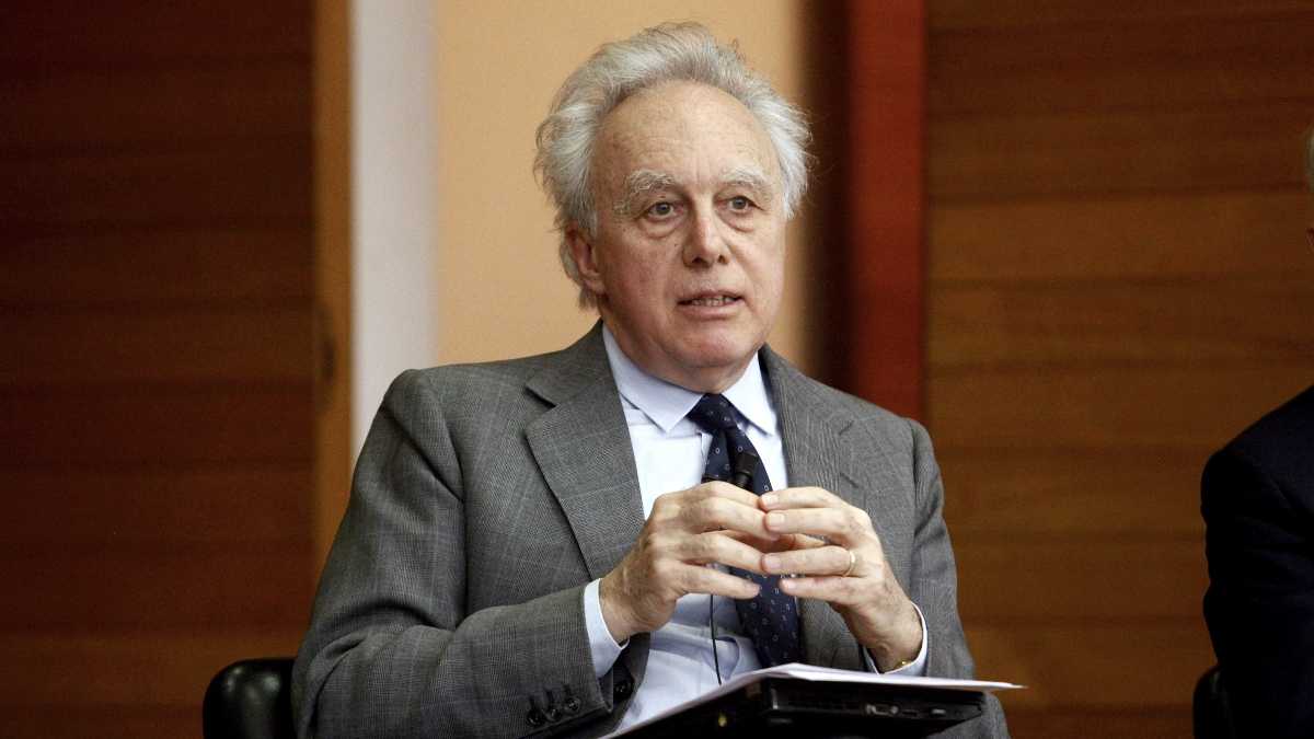 Immagine di La voce di Giavazzi: "La Consob trattata come la Rai. Veto su Freni dei Berlusconi? Non è normale"