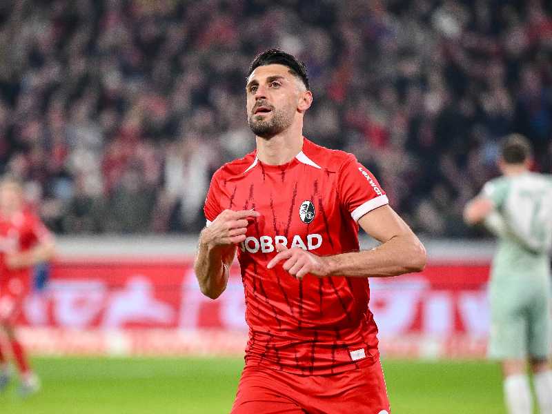 Vincenzo Grifo esulta dopo un gol con il Friburgo (foto Ap, via LaPresse)