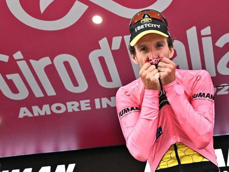 Il vincitore del Giro d'Italia del 2025, Simon Yates (foto Ansa)