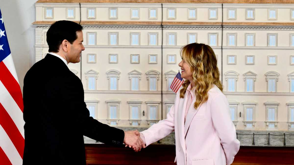 Immagine di Meloni e Tajani vedono Rubio. La premier: "L'Italia, come gli Usa, difende i suoi interessi"