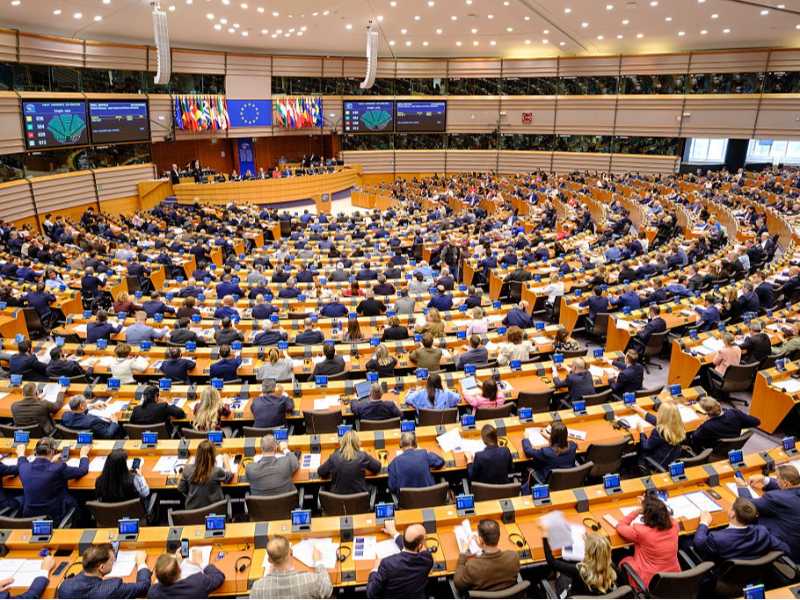 Il parlamento europeo in sessione plenaria (foto Getty images)