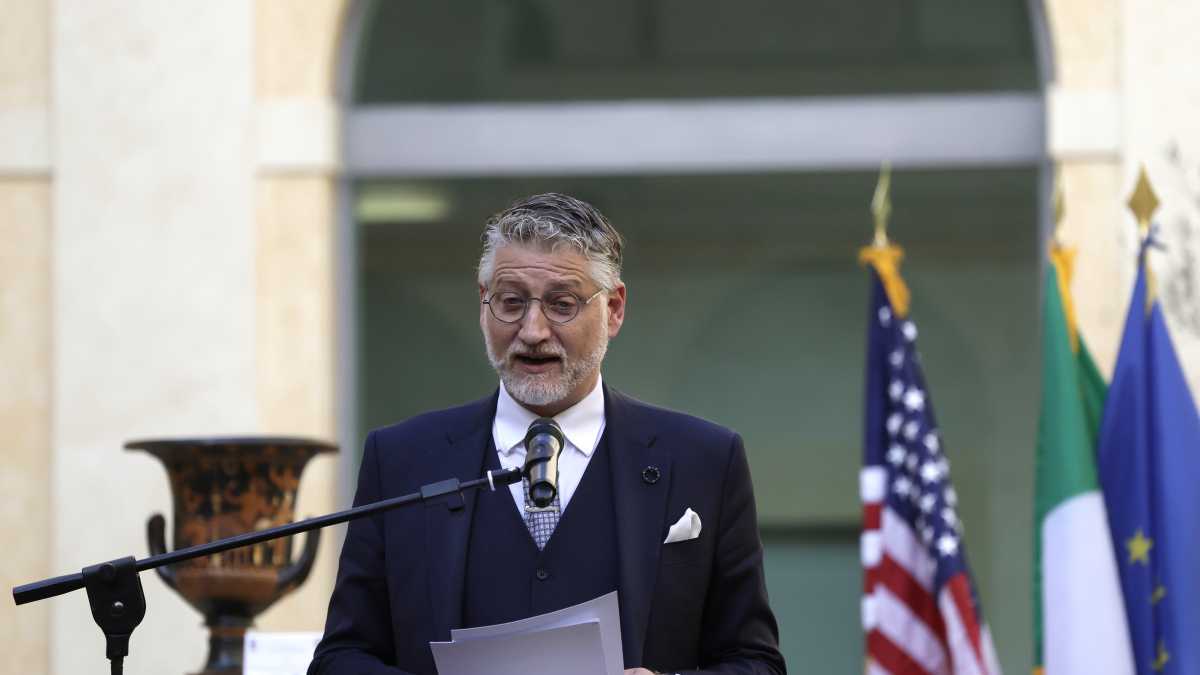 Immagine di Luciano Donato, al posto di Merlino al Mic, non piace a FdI. Spano: “Grazie a Dio non lavoro più lì”