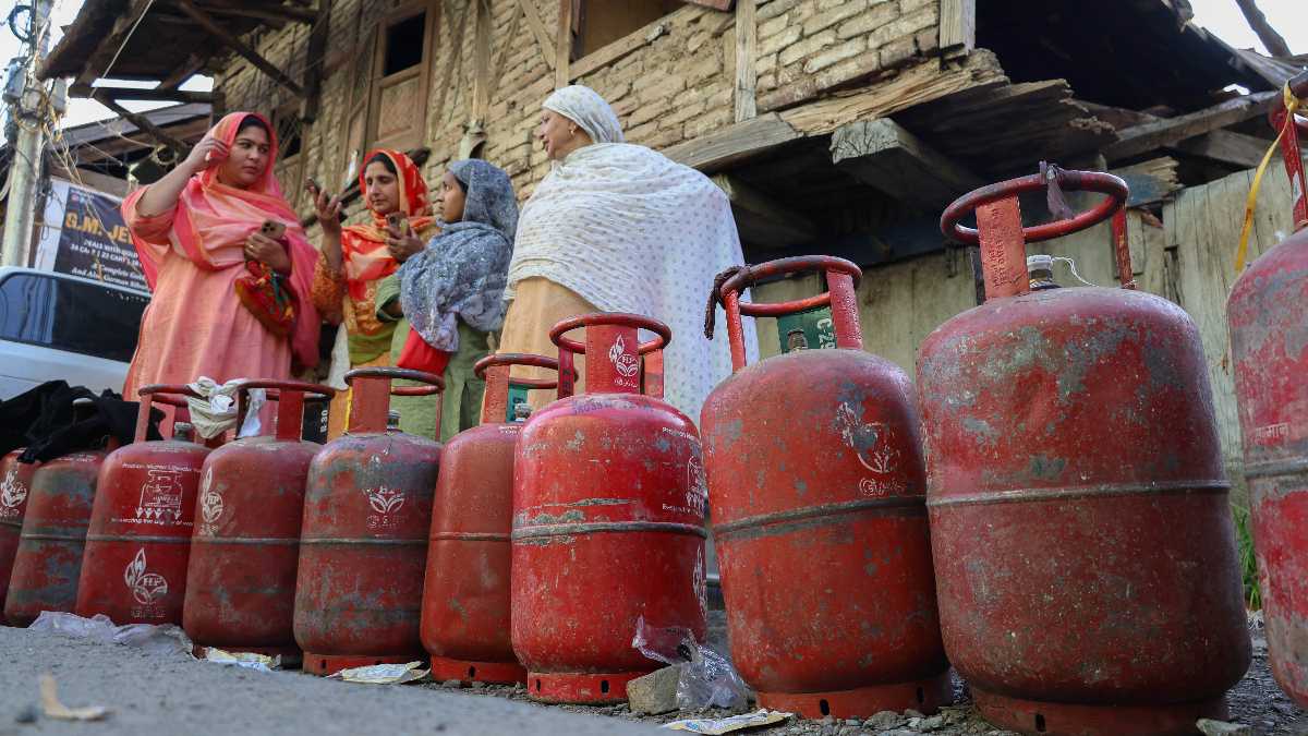 Immagine di La crisi di Modi. Meno benzina e olio da cucina per gli indiani, più diplomazia per salvare l’Imec