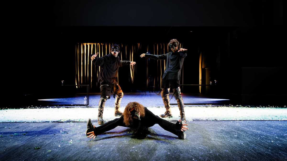 Immagine di Gaumarjos! Al Teatro India la Georgia brucia tra brindisi e libertà perduta