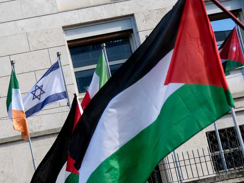 Immagine di I mediocri cacciaballe su Israele a sinistra