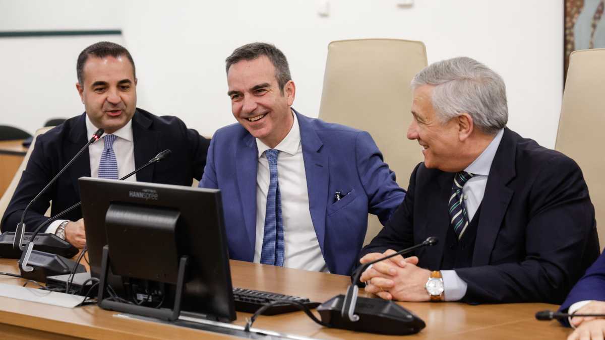Immagine di Occhiuto difende il suo liberalismo  “aggiornato” sulle concessioni balneari