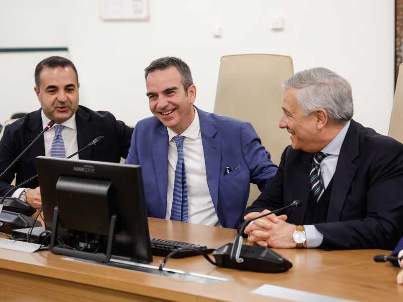 Occhiuto difende il suo liberalismo “aggiornato” sulle concessioni balneari