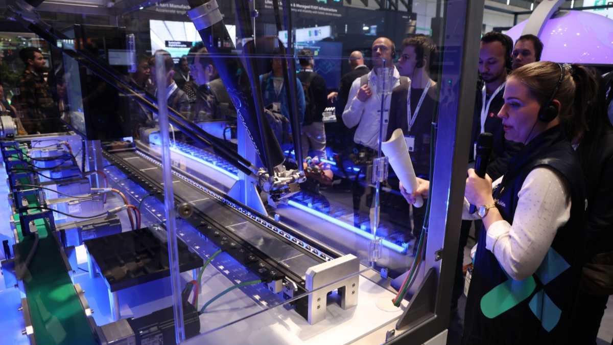 Immagine di Viaggio dentro la Siemens. Scompaiono gli operai. Ma non c’è fabbrica senza l’uomo