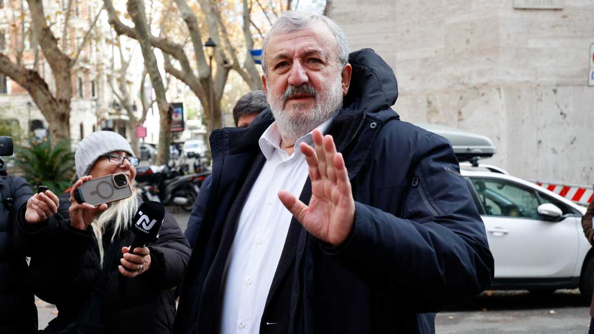 Immagine di Il Csm sta per bocciargli la consulenza in Senato. Ed Emiliano va al Salone del libro