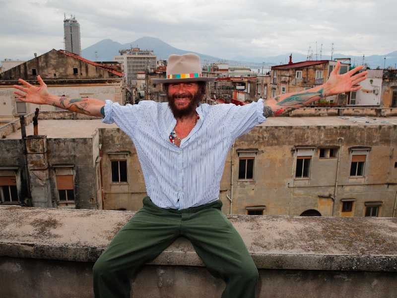 Jovanotti dice di non conoscere Napoli e soprattutto “di non volerla spiegare ai napoletani come fanno in tanti” (foto Ansa)