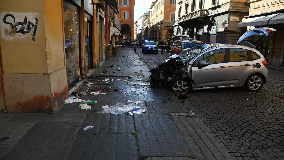 Immagine di Le prime ipotesi sulla matrice dell’attacco di Modena e qualche scomposta reazione politica