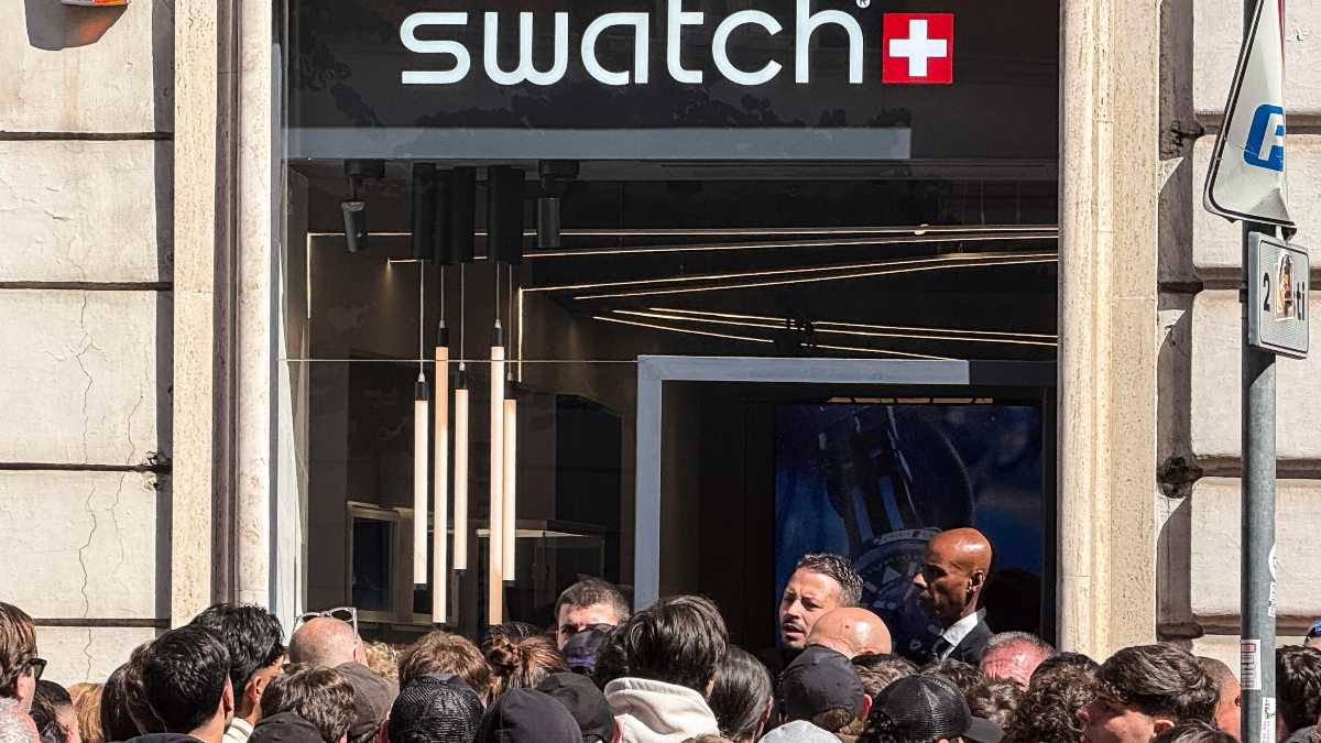 Immagine di Code e risse per uno Swatch (ovunque). Il social hype sta sfuggendo di mano