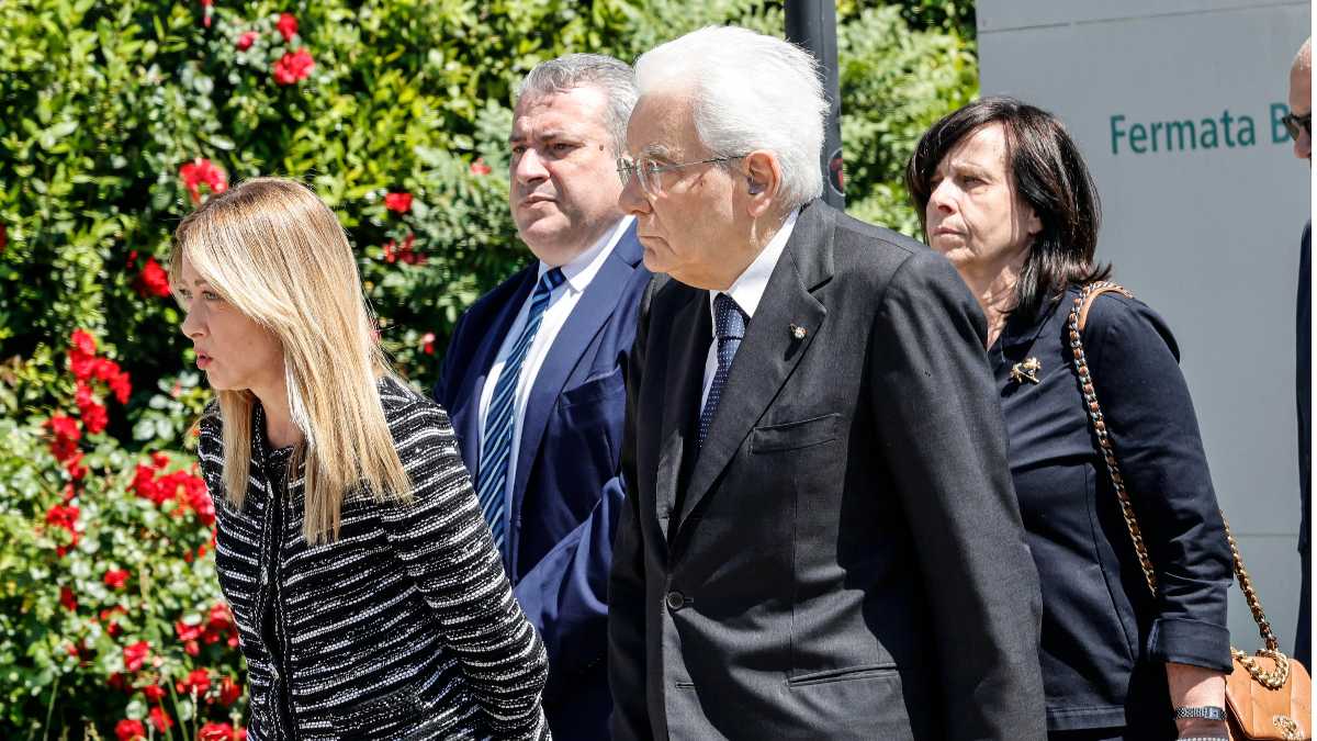 Immagine di Accanto a Mattarella o in Grecia, Meloni mette sempre ansia al Pd