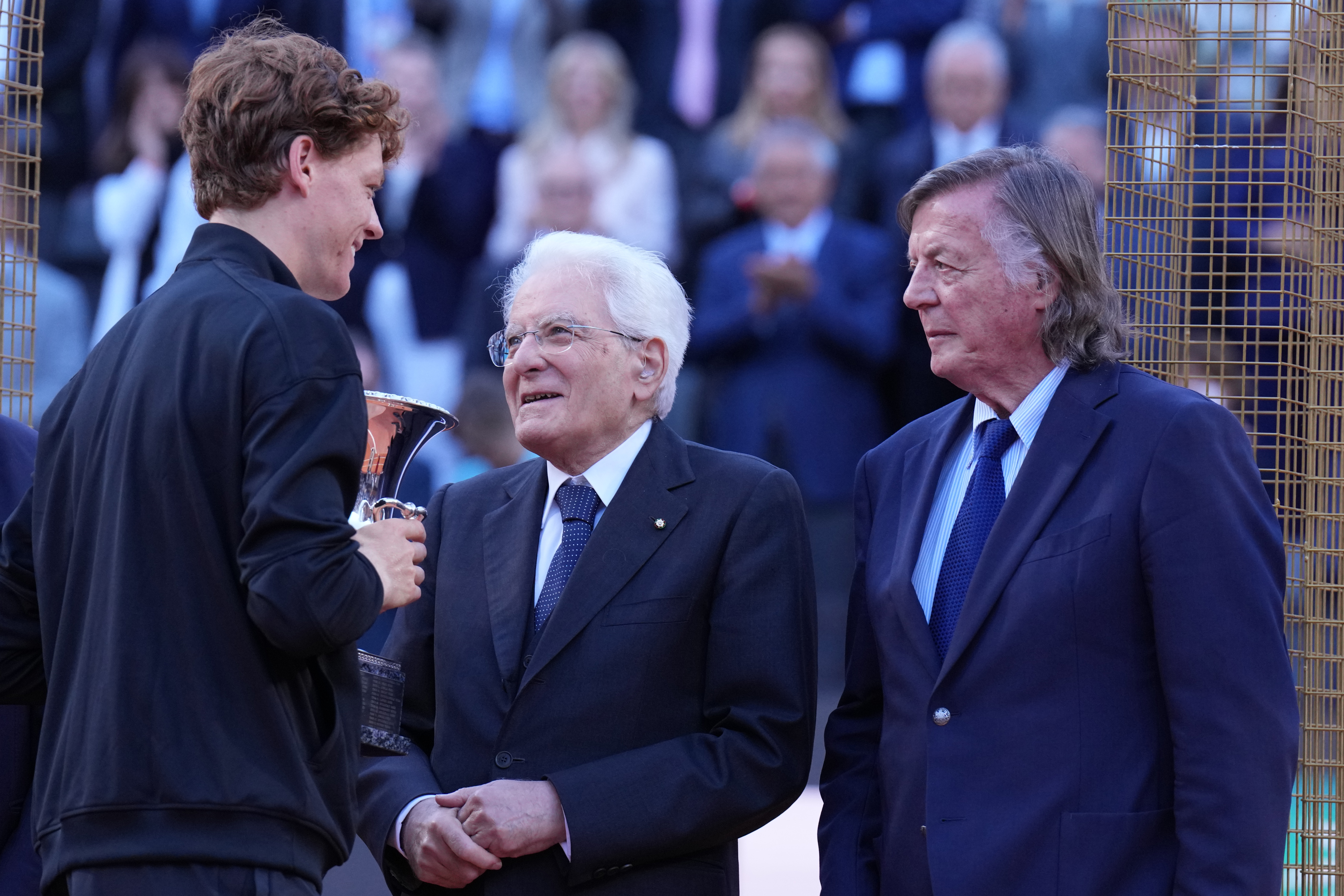 Jannik Sinner  con Sergio Mattarella e Adriano Panatta durante le premiazione degli Internazionali d'Italia a Rome (Alfredo Falcone/LaPresse)