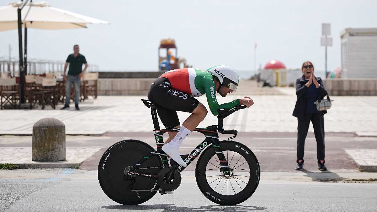 Immagine di Filippo Ganna si abbatte sul Giro d'Italia