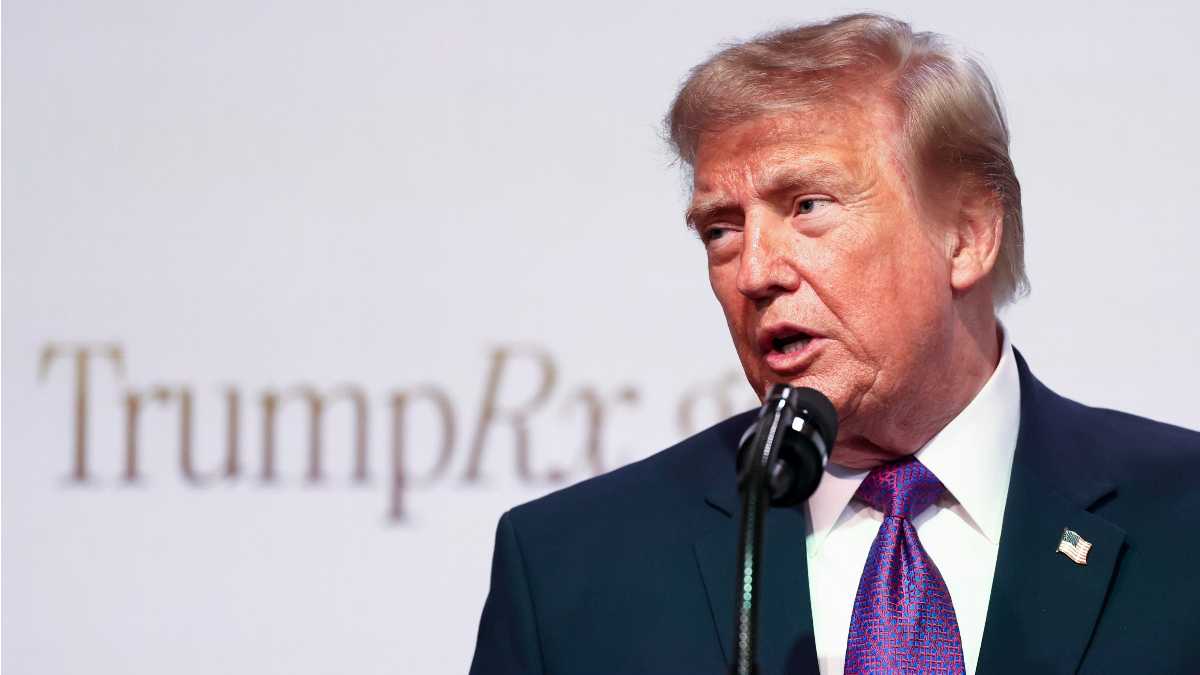 Immagine di Trump compra, Trump fa annunci, Trump (e non solo) guadagna