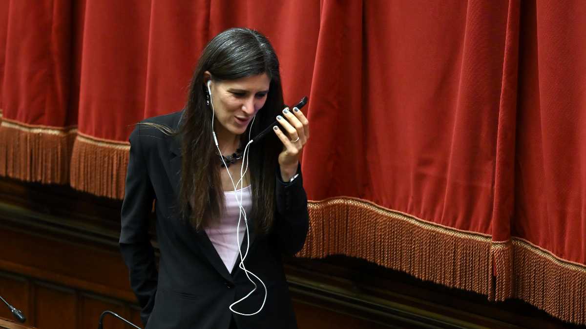 Immagine di Appendino e Raggi, scontente del M5s, tentate dal partito di Di Battista