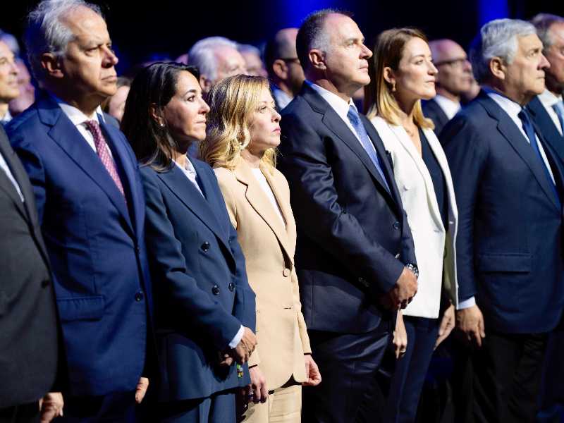 All'assemblea di Confindustria il grande assente, tra Meloni e Orsini, è l'Ilva