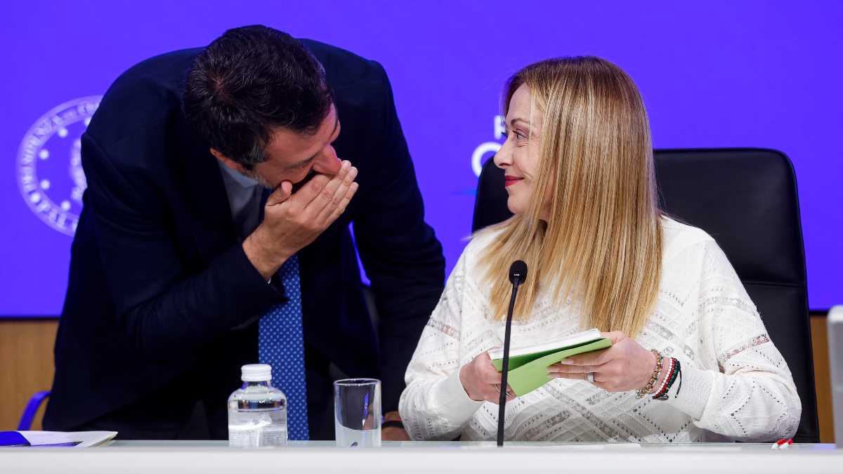 Immagine di Il fienile di Meloni: ferma Salvini che dice "No" all'Ucraina nella Ue: "La linea non cambia"