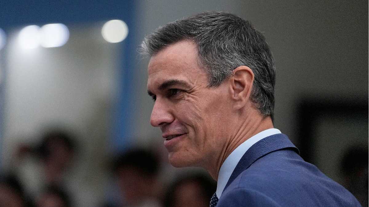 Immagine di Dalla Guardia Civil nella sede del Psoe al processo della moglie. La partita più difficile per Sánchez si gioca in casa