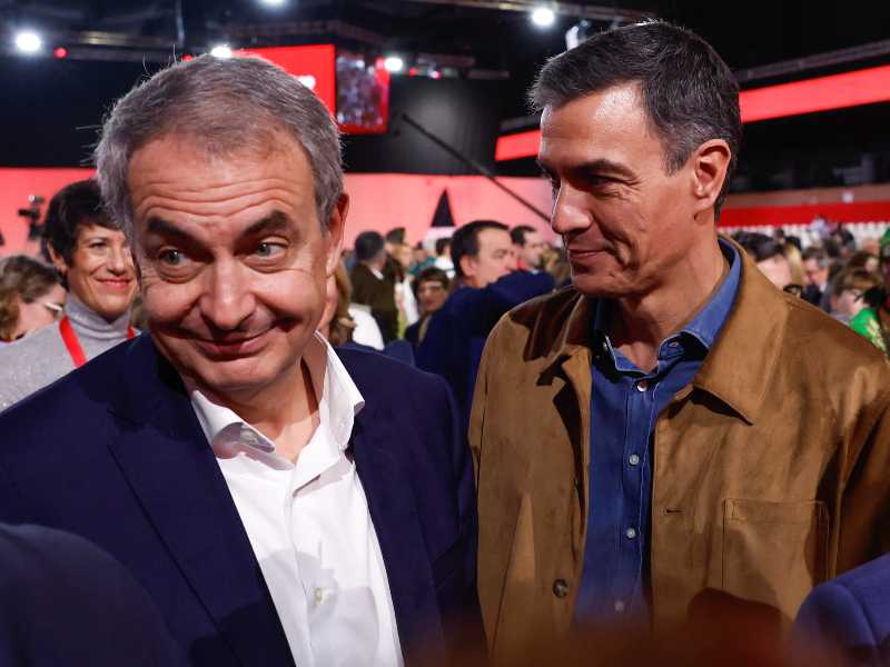 Zapatero e Sánchez (foto Ansa)