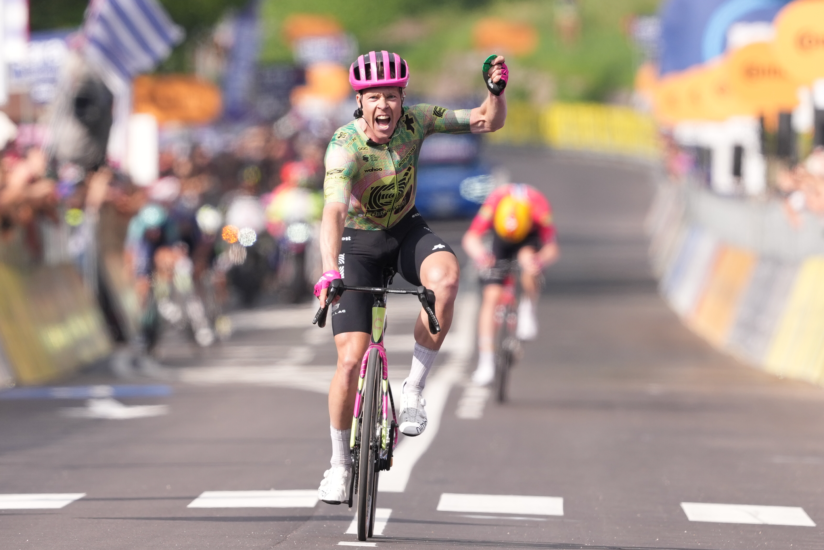 Valgren vince una tappa che è un sunto del perché il ciclismo continua a piacere
