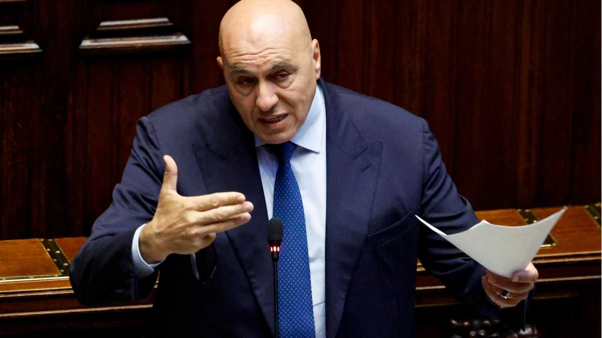 Immagine di La Difesa di Crosetto: “Safe impopolare, ma lo faccio per il Paese”