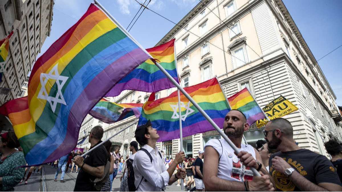 Immagine di Keshet, il Gay Pride di Roma e il rischio di una grigia cappa di pensiero sul mondo