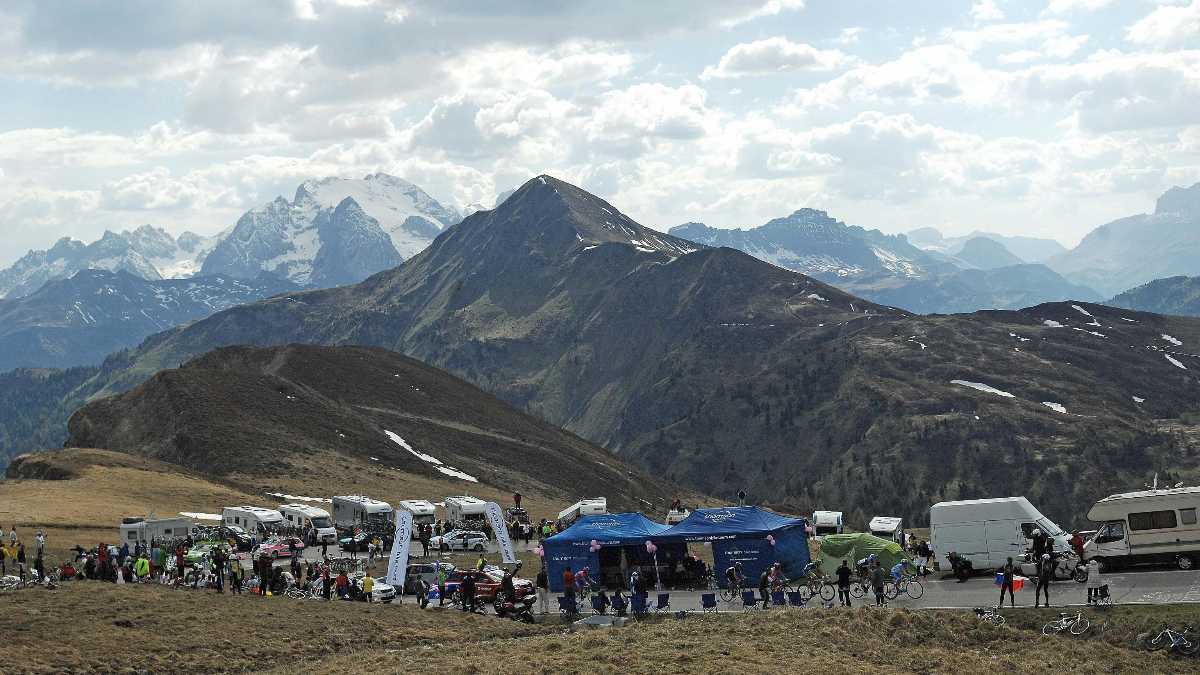 Immagine di Sul Passo Giau il Giro ritrova i suoi fantasmi